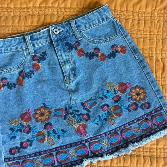 JOHNNY WAS Style Skirt UMGEE Colorful Embroidered Floral Denim Boho Size Large - Picture 1 of 9